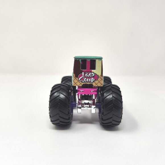 2022 Hot Wheels Monster Trucks 1 Bad Scoop Monster Truck 1:64 Demo Doubles (sm8) - Picture 4 of 7